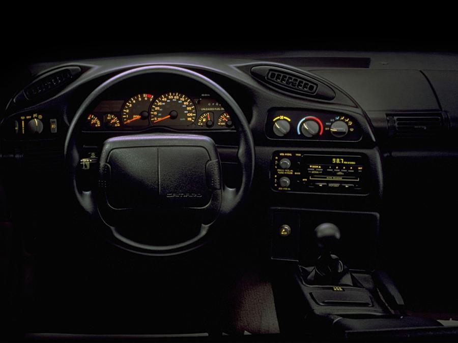  Chevrolet Camaro 1993 года  (фото 2 из 15)
